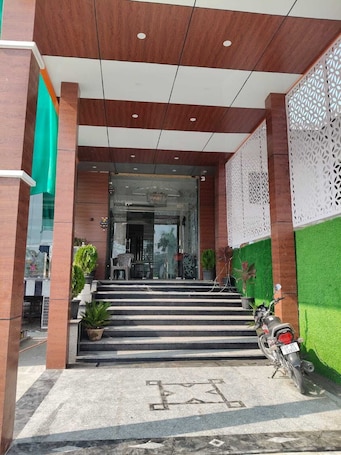 Front of property. Hotel Tejasva
