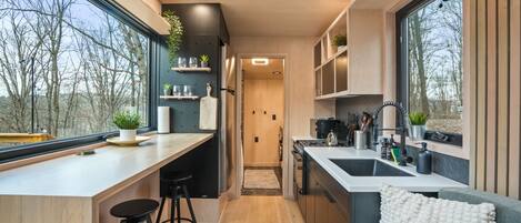 Refrigerador, microondas, horno y parrilla de estufa