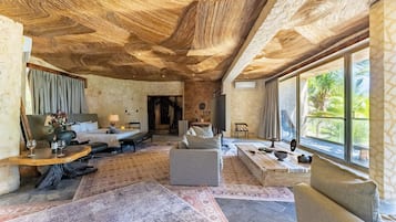 In-room safe, free WiFi