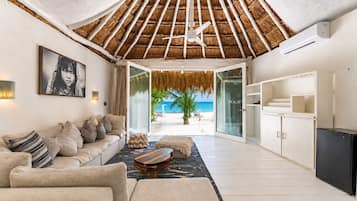 Luxury Suite, Sea View | In-room safe, free WiFi