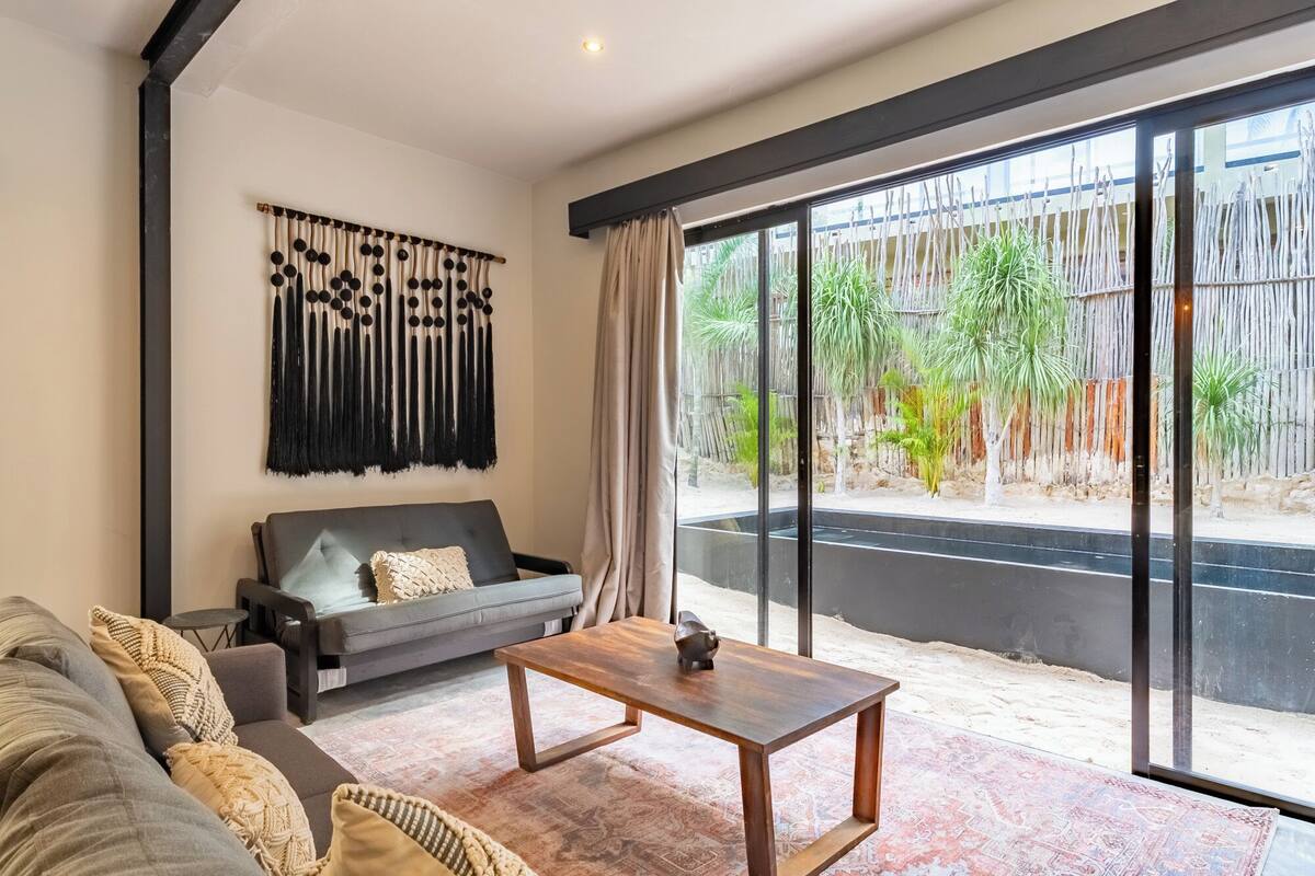 Deluxe Suite, Garden View | Terrace/patio