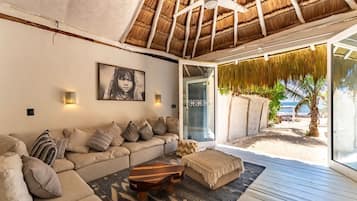 Suite, vista spiaggia | Area soggiorno