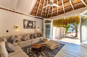 Suite, Beach View | Living area