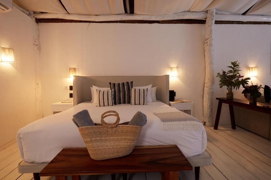 Suite, Beach View | In-room safe, free WiFi