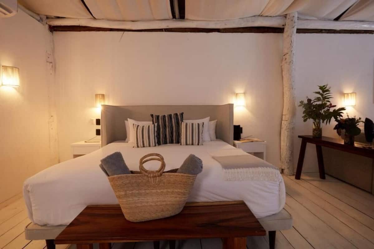 Suite, Beach View | In-room safe, free WiFi