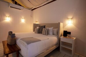 Suite de luxe, vistes al mar | Caixa forta a l'habitació i wifi gratuïta 
