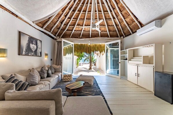 Suite, Beach View | Living area