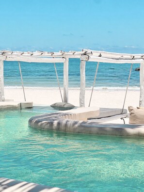 Outdoor pool - Hotel Qamar Lux (Tulum)