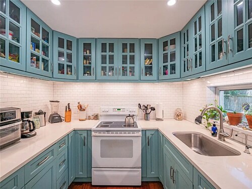 Coastal Retreat • 5 Mins to Beach & Downtown