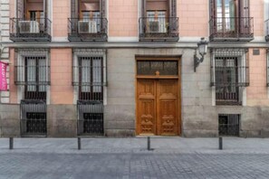Exterior - Peaceful 4-bedroom apartment in charming Madrid perfect for families (Madrid)