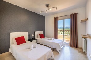 5 bedrooms, in-room safe, iron/ironing board, free WiFi - Villa Lago with private pool, jacuzzi and views (Alcúdia)