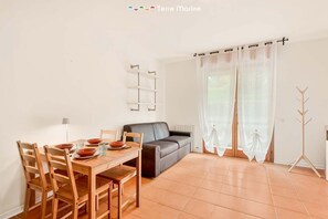 Interior - Welcome to LunaMare, your ideal retreat in Ponzano Magra!A cozy apartment perfect for a relaxing holiday.The bright and carefully furnished apartment offers:🛏️ 1 double bedroom🍽️ Equipped kitchenette🛋️ Comfortable living room with TV and r (Santo Stefano di Magra)