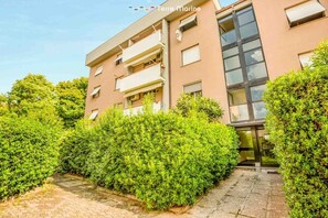 Exterior - Welcome to LunaMare, your ideal retreat in Ponzano Magra!A cozy apartment perfect for a relaxing holiday.The bright and carefully furnished apartment offers:🛏️ 1 double bedroom🍽️ Equipped kitchenette🛋️ Comfortable living room with TV and r (Santo Stefano di Magra)