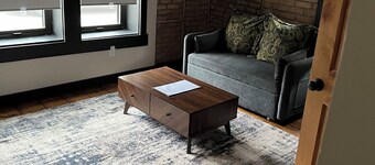 Cozy Village Cottage Walkable to Shops and Dining. Perfect for HITS and Skiiers.