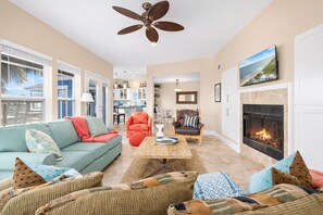 Smart TV, books - Beach View | Wrap Balcony | Sleeps 8 | Second Row (Galveston)
