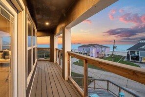 Terrace/patio - Beach View | Wrap Balcony | Sleeps 8 | Second Row (Galveston)