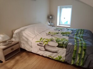 Iron/ironing board, internet, bed sheets - GITE LABEL QUALITE VIENNE ET 2* à 11km Futuroscope "chèques vacances acceptés (Naintré)