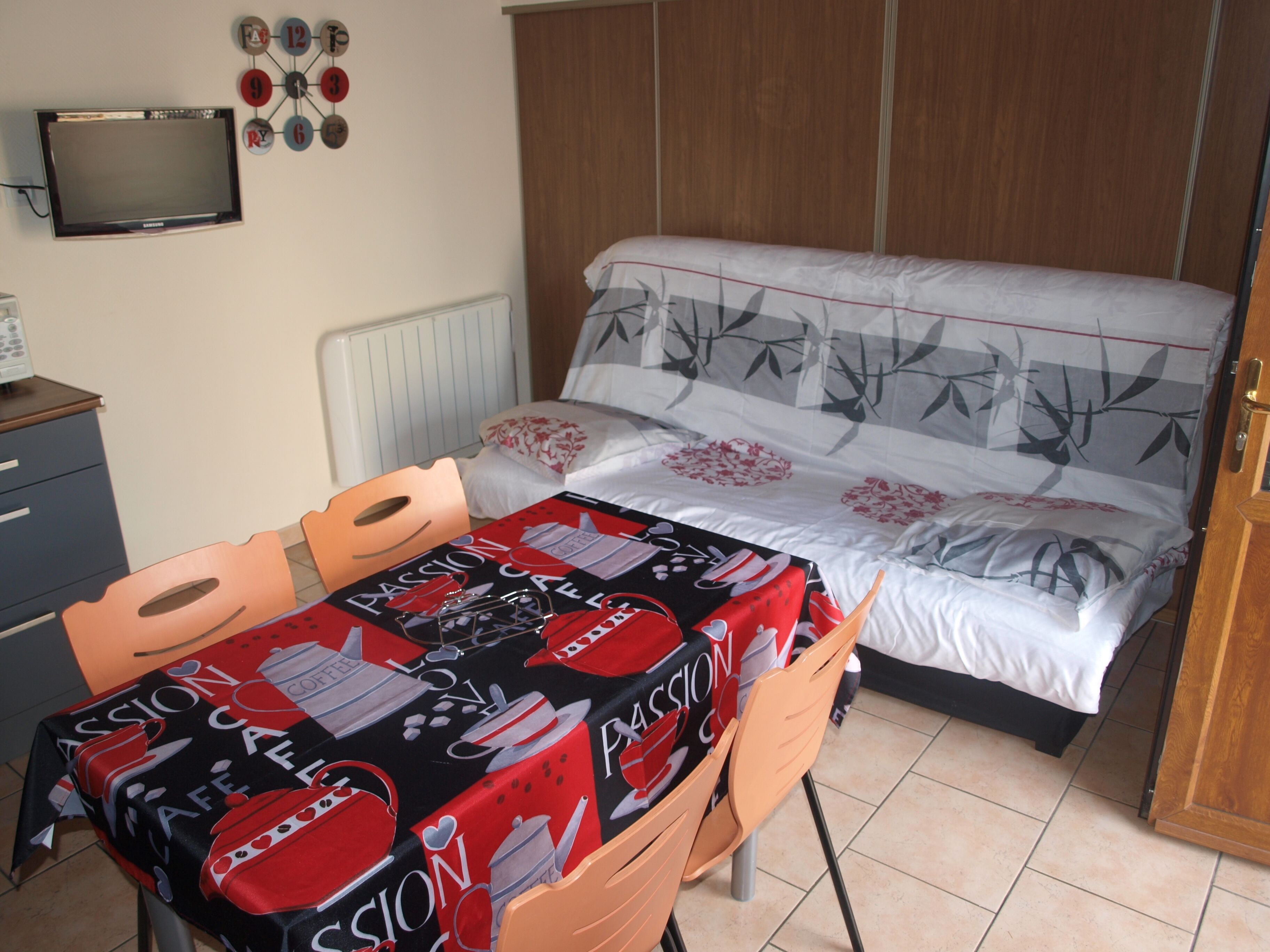 1 chambre, fer et planche à repasser, lit parapluie, Wi-Fi gratuit