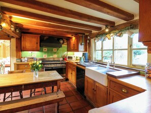 Dishwasher, cookware/dishes/utensils - Town Farm (Eye)
