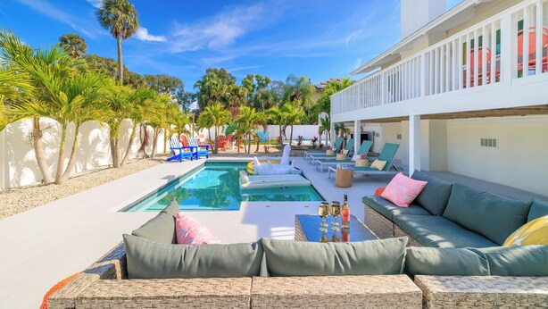 Pool - Sleeps 20! Heated Pool, Pickleball, Batting Cage- Near IMG & Beach (Bradenton)