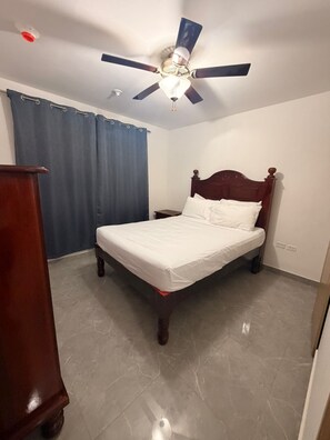 2 bedrooms, iron/ironing board - Enjoyable 2-bedroom apartment with AC in vibrant Kingston (Kingston)
