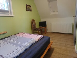 House | 2 bedrooms, individually furnished, iron/ironing board - Holiday Home in Blankenburg (Blankenburg)
