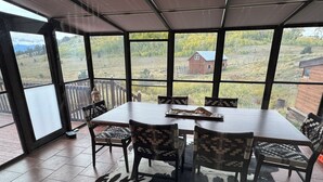 Dining - Beautiful 2-bedroom cabin with AC in cozy Cotopaxi with amazing views! (Cotopaxi)