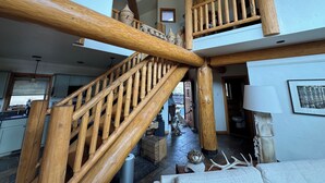 Interior - Beautiful 2-bedroom cabin with AC in cozy Cotopaxi with amazing views! (Cotopaxi)