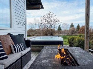 Terrace/patio - Edison Schoolhouse Loft & Cottage (Bow)