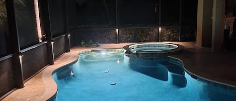 حمّام سباحة خارجي، حمّام سباحة مُدفَّأ