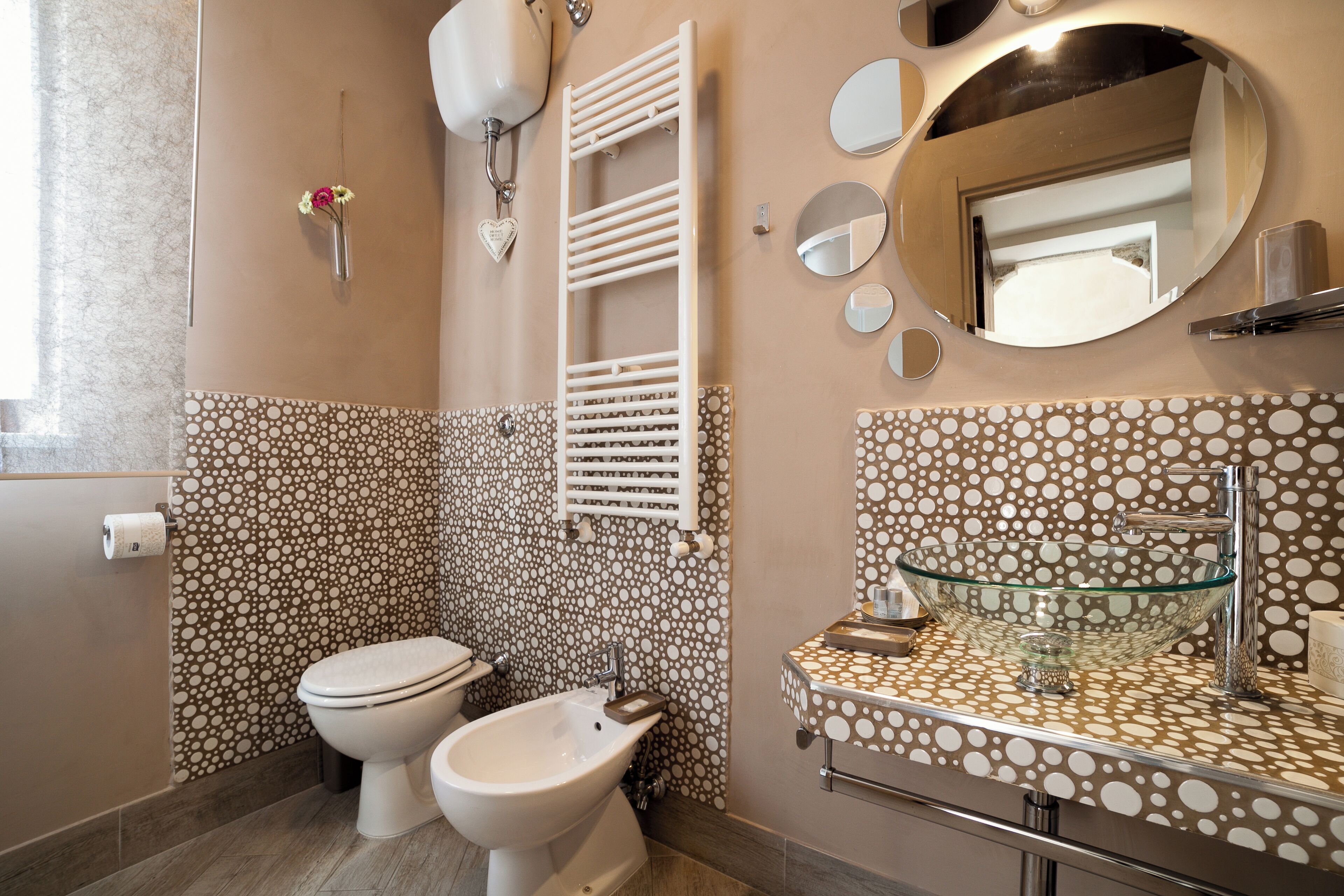 Doccia, asciugacapelli, bidet, asciugamani