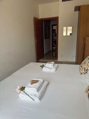 1 bedroom, iron/ironing board, WiFi, bed sheets - Historic center of Florence, 3 minutes walk from Station-SMN (Firenze)
