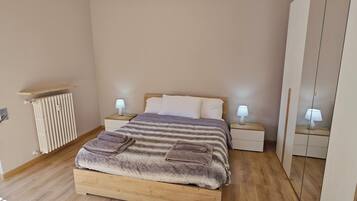 2 chambres, fer et planche Ă repasser, Wi-Fi gratuit, draps fournis