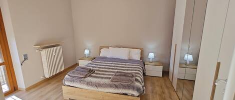 2 habitaciones, tabla de planchar con plancha y wifi gratis