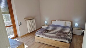 2 chambres, fer et planche à repasser, Wi-Fi gratuit, draps fournis