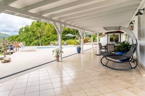 Outdoor dining - Superb 3-star Rated villa with sea view (Sainte-Anne)