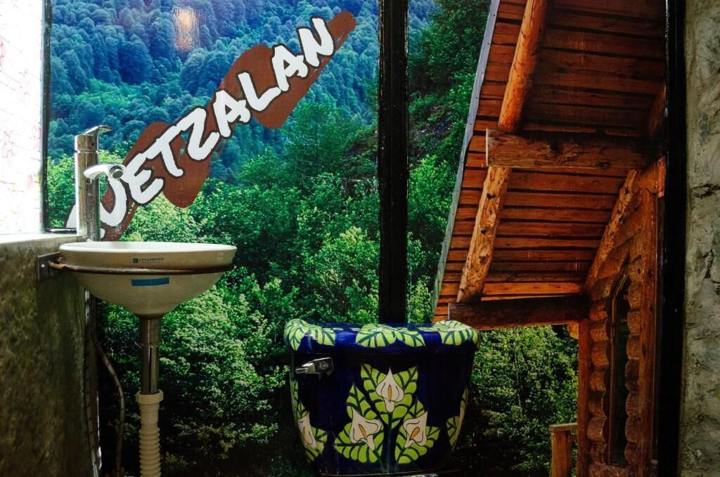 Double Room | Bathroom | Towels, soap, shampoo, toilet paper