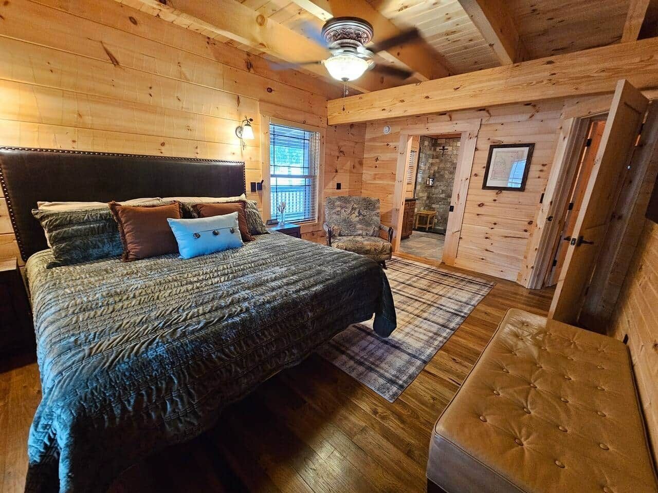 3 bedrooms, iron/ironing board, WiFi (free), bed sheets