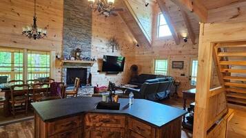 Smart TV, fireplace