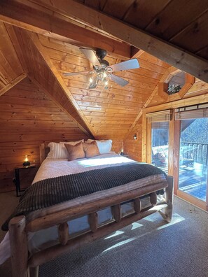 1 bedroom, iron/ironing board, Internet, bed sheets - Romantic Couple's Cabin 15 min to Pigeon Forge (Sevierville)
