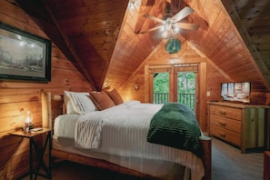 1 bedroom, iron/ironing board, Internet, bed sheets - Romantic Couple's Cabin 15 min to Pigeon Forge (Sevierville)