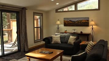 Leilighet – superior, elveutsikt | Oppholdsområde