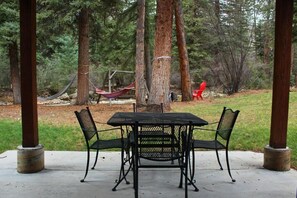 Family Room, River View | Outdoor dining
