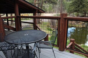 Outdoor dining - Two Bridges Lodge (Bailey)