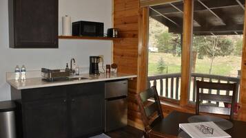 Suite – superior, elveutsikt | Eget kjøkken