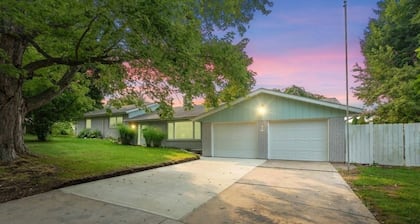 Vino Villa - Cozy Escape near Wineries & Lake