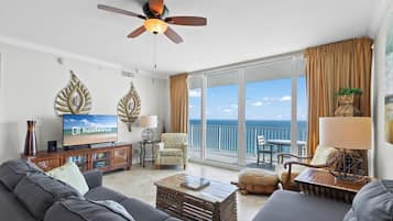 Executive Condo, 3 Bedrooms, Balcony, Beach View | Living room