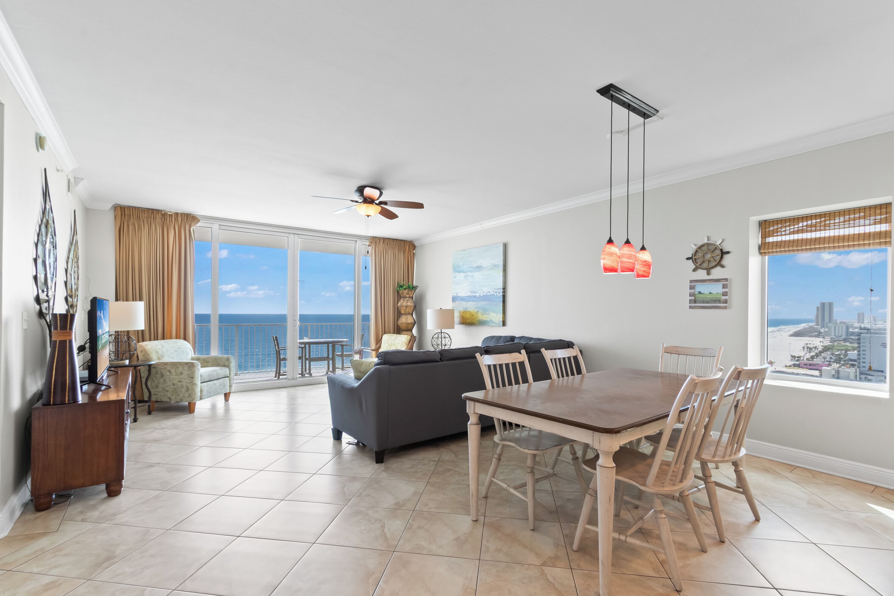 Executive Condo, 3 Bedrooms, Balcony, Beach View | In-room dining