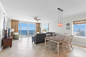 Appart'hôtel Exécutif, 3 chambres, balcon, vue plage | Restauration dans la chambre