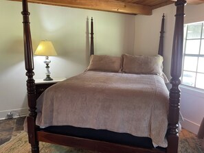 WiFi - Cozy 1-bedroom cabin 12 miles north of Woodville, 25 miles from Natchez, MS (Woodville)